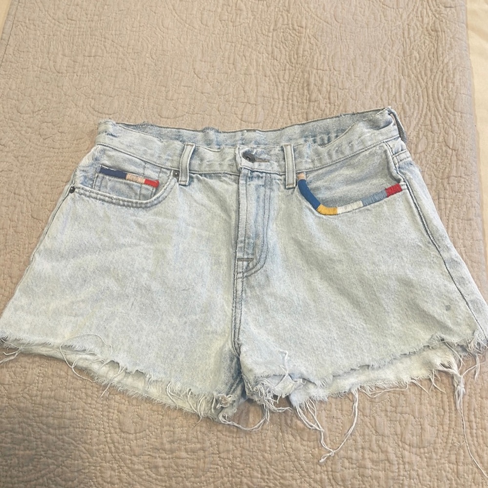 Splendid X Margherita denim embroidered shorts!! Size 27